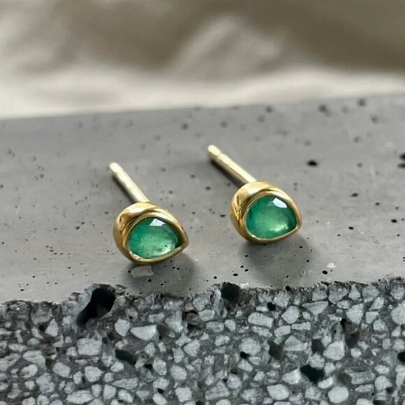 Natural Emerald Gold Stud Earrings - Picture 1 of 5